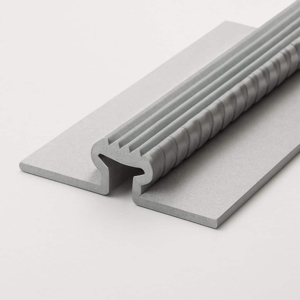 Joint de dilatation pour béton extérieur présenté seul