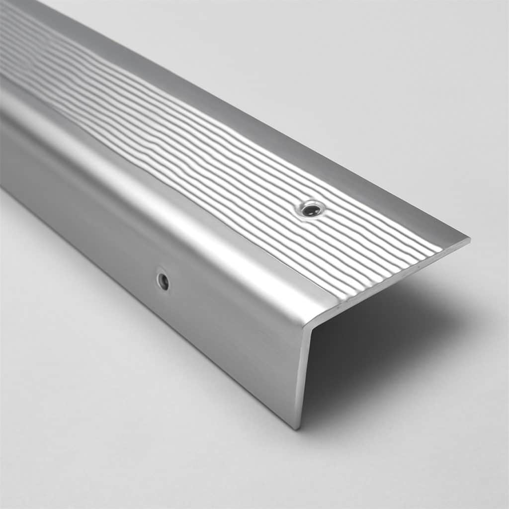 Nez de marche aluminium antidérapant présenté seul