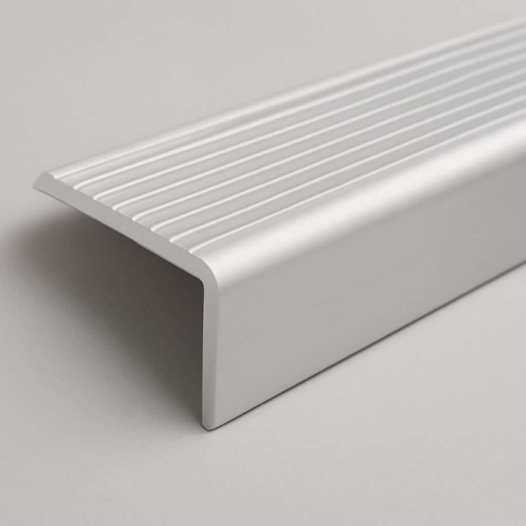 Nez de marche pour parquet bois présenté seul