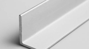 Baguette d'angle de finition pour carrelage présenté seul
